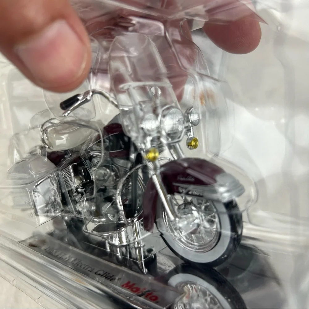 NIB Maisto (Avon) HarleyDavidson 1968 FLH Electra Glide 1:18 DieCast Collectible